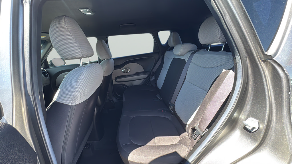 Used 2015 Kia Soul FWD image 33