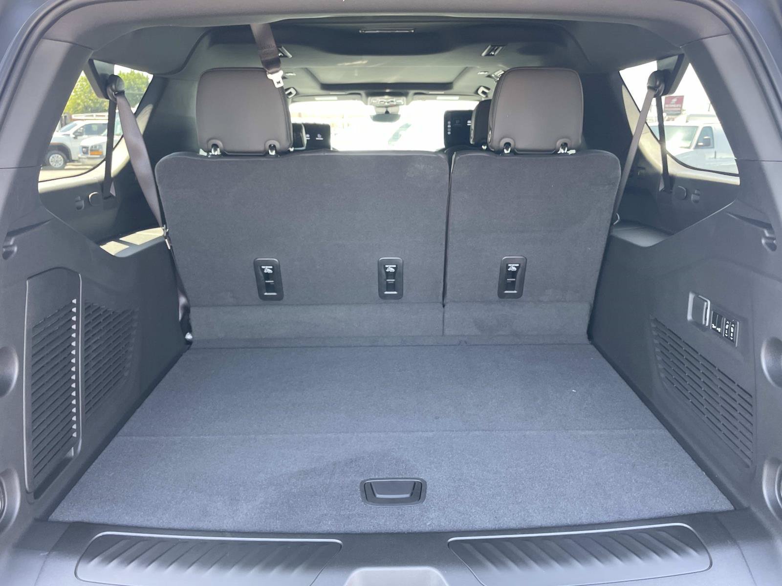 New 2026 GMC Yukon XL Elevation w/ Elevation Premium Package RWD image 26