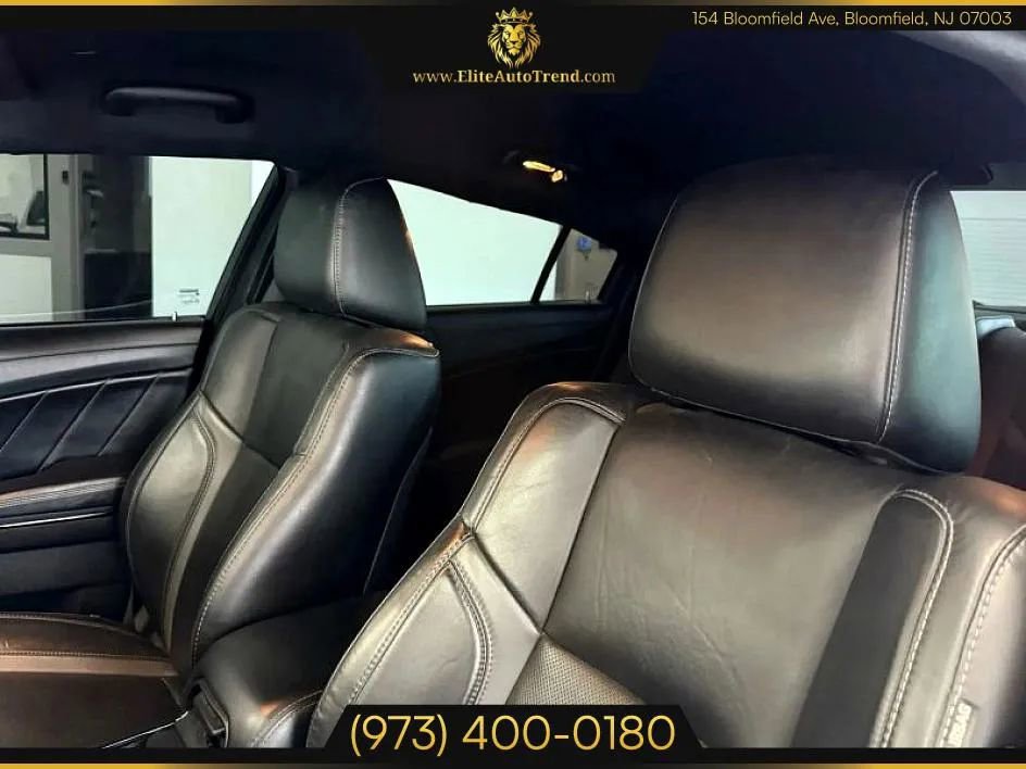 Used 2022 Dodge Charger SXT w/ Blacktop Package image 11