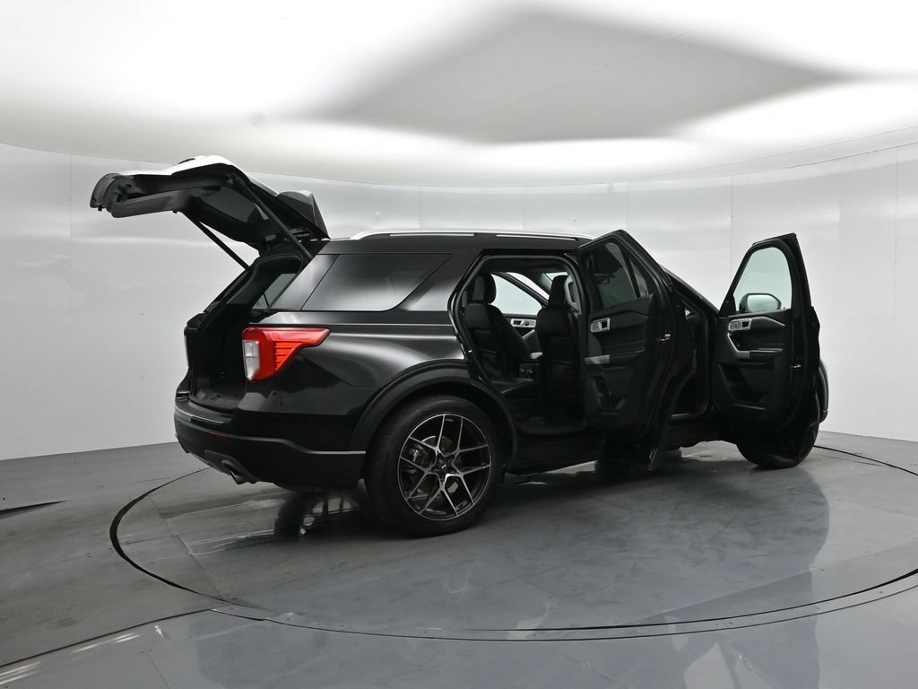 Certified 2022 Ford Explorer Limited w/ Equipment Group 301A RWD image 5