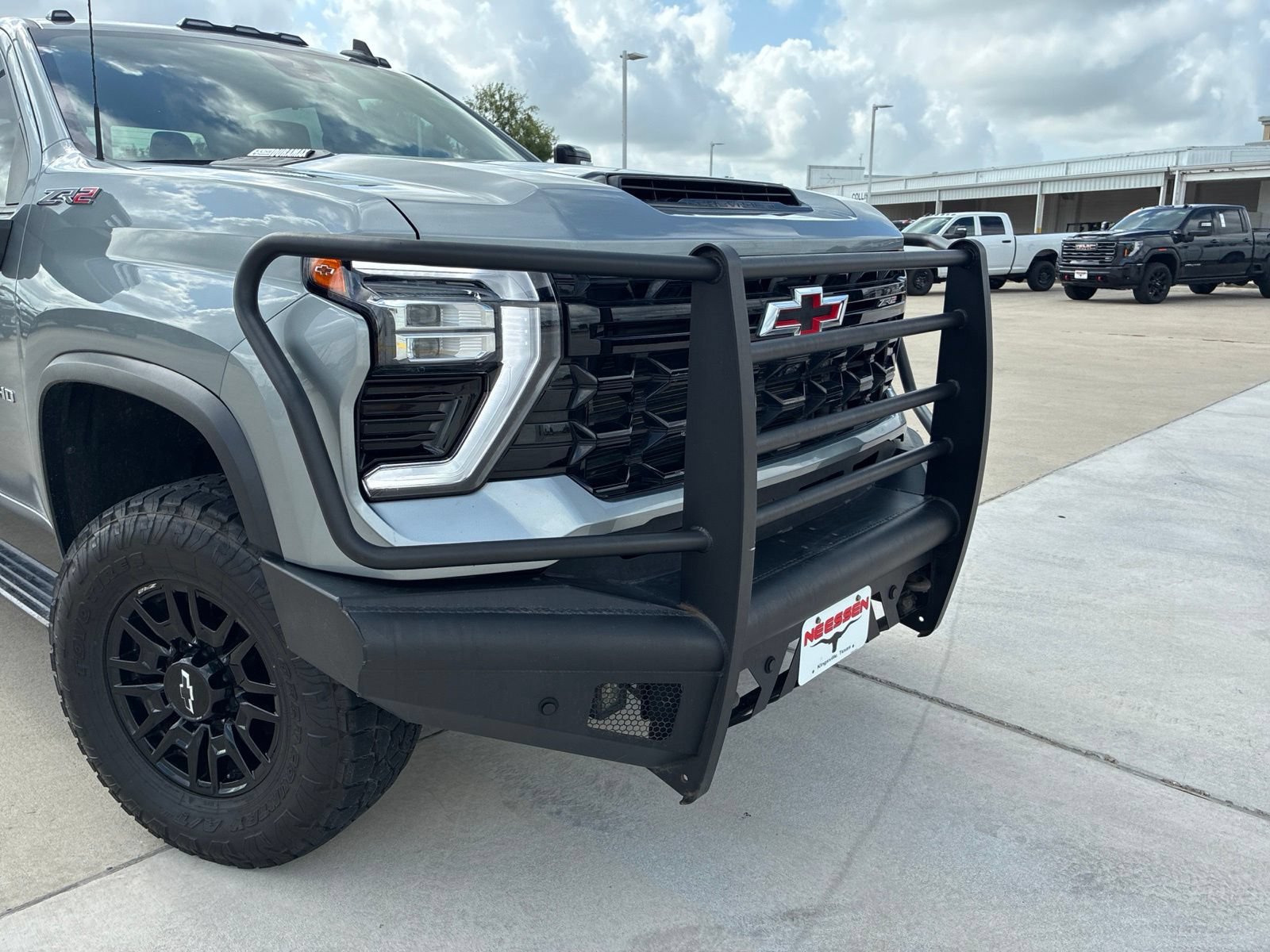 Used 2024 Chevrolet Silverado 2500 ZR2 w/ Technology Package AWD/4WD image 13
