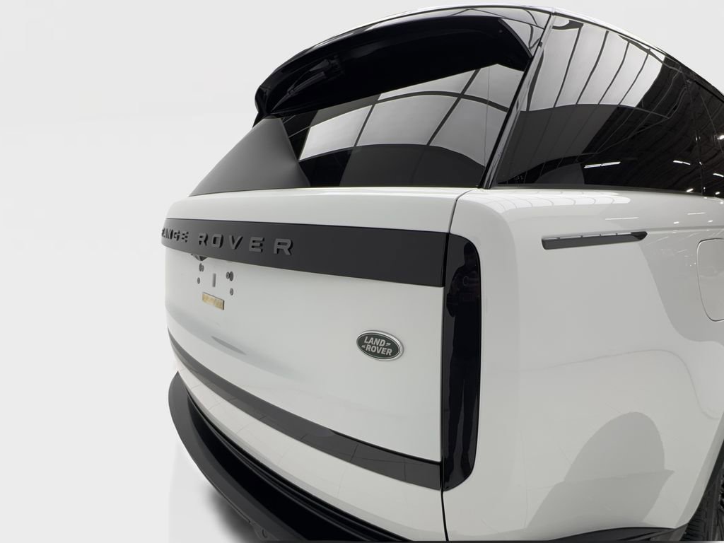 Used 2023 Land Rover Range Rover Long Wheelbase SE image 7