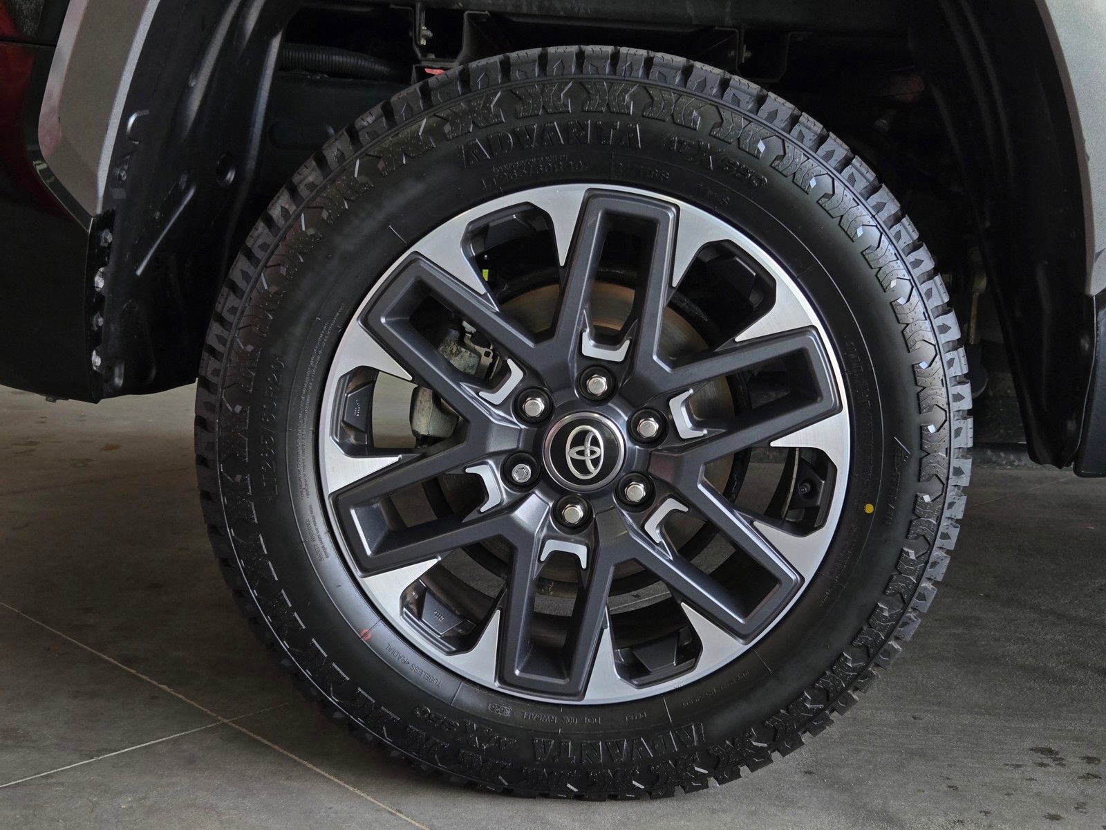 Used 2025 Toyota Tundra Limited AWD/4WD image 5