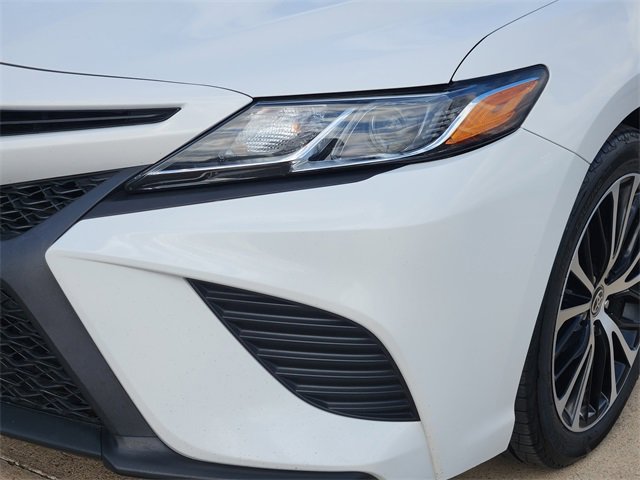 Used 2020 Toyota Camry SE w/ Sunroof Package FWD image 17