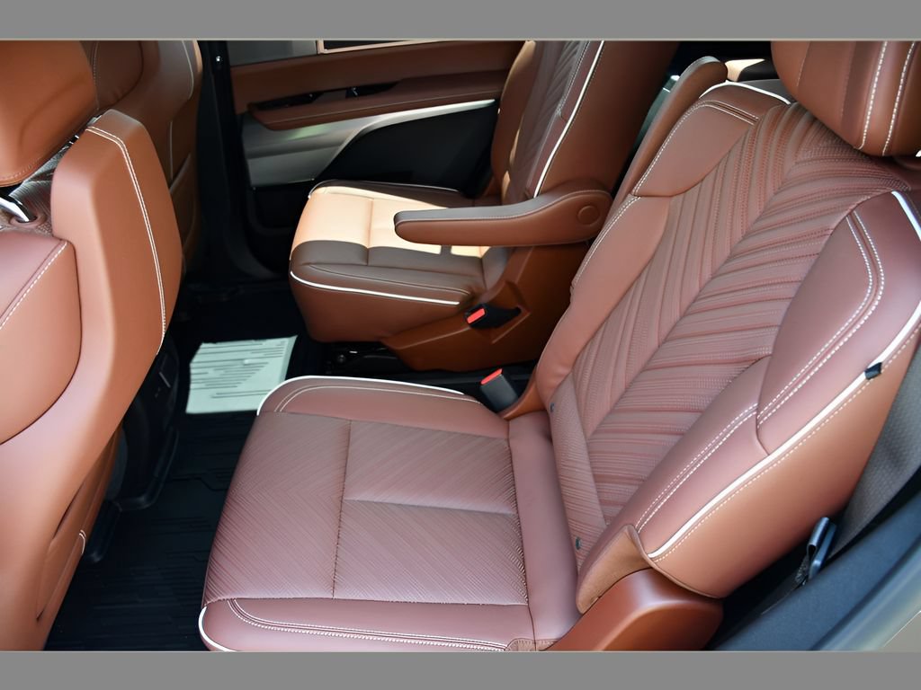 New 2027 Cadillac Vistiq Platinum w/ LPO, Floor Liner Package AWD/4WD image 15