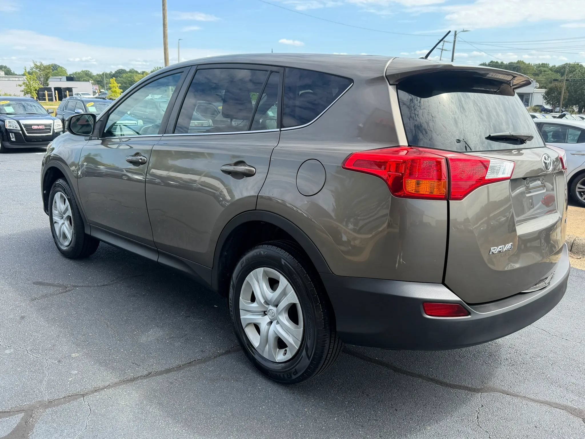 Used 2015 Toyota RAV4 LE FWD image 5