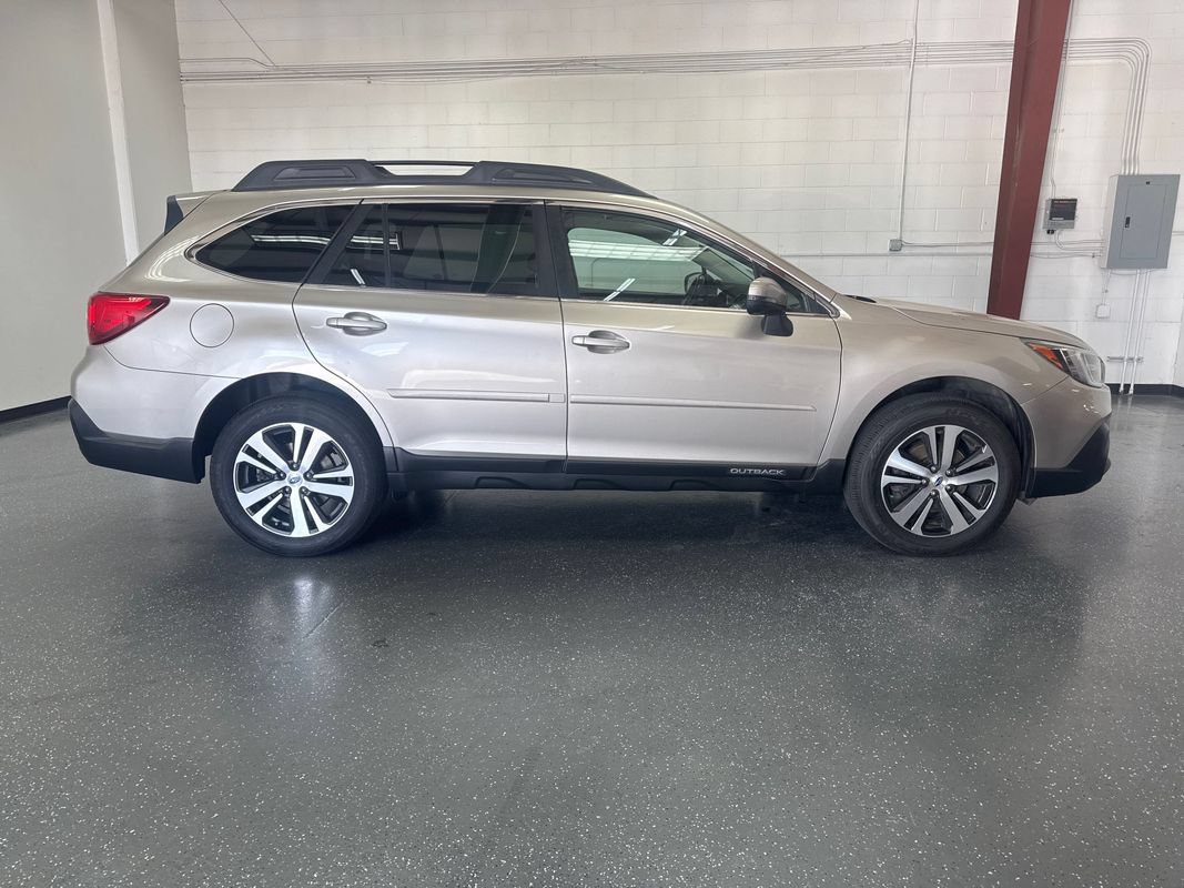 Used 2018 Subaru Outback 2.5i Limited AWD/4WD image 3