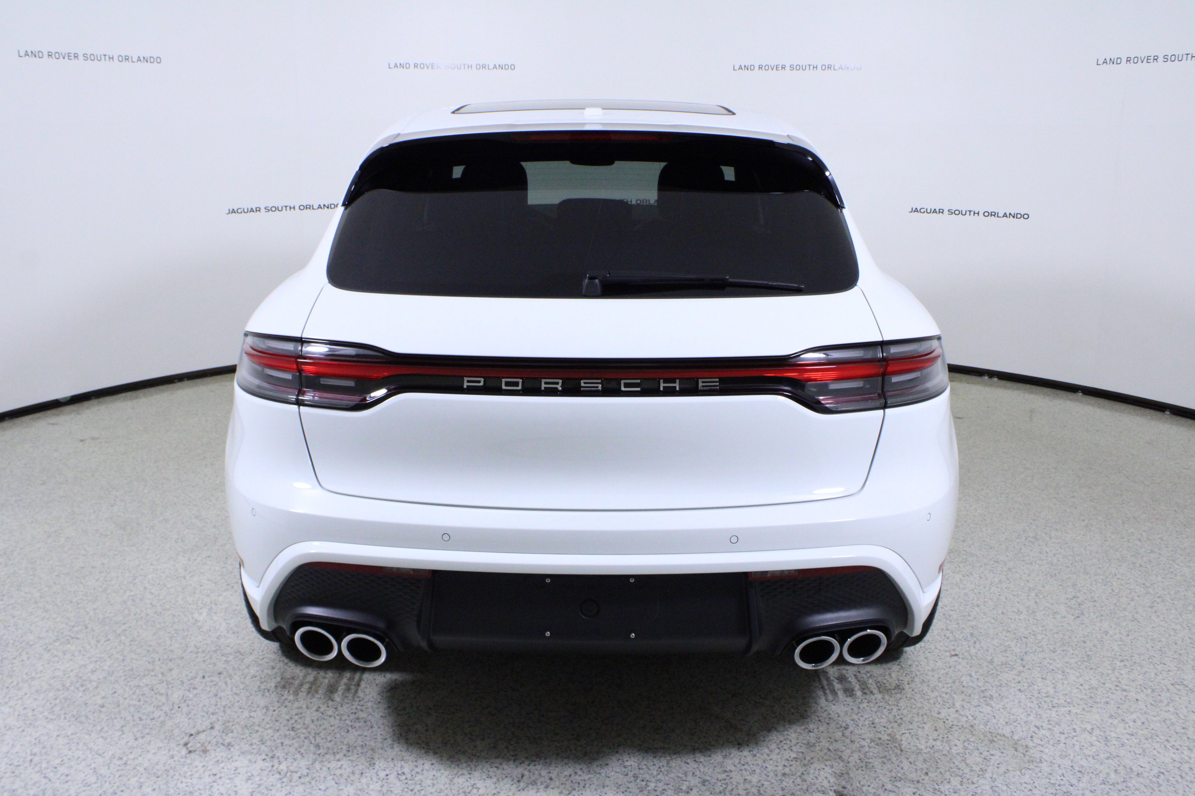 Used 2022 Porsche Macan AWD/4WD image 6