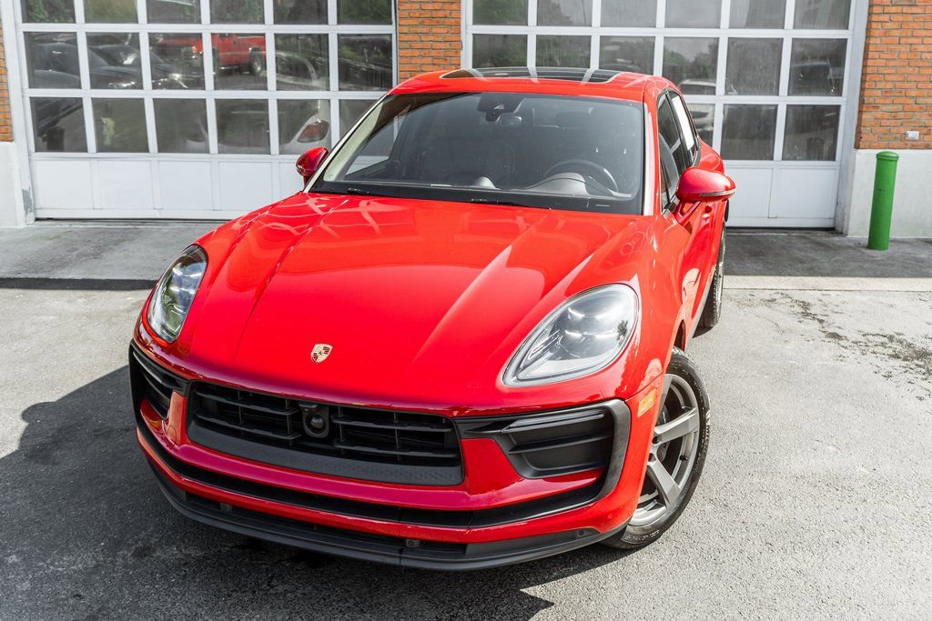 Used 2023 Porsche Macan AWD/4WD image 2