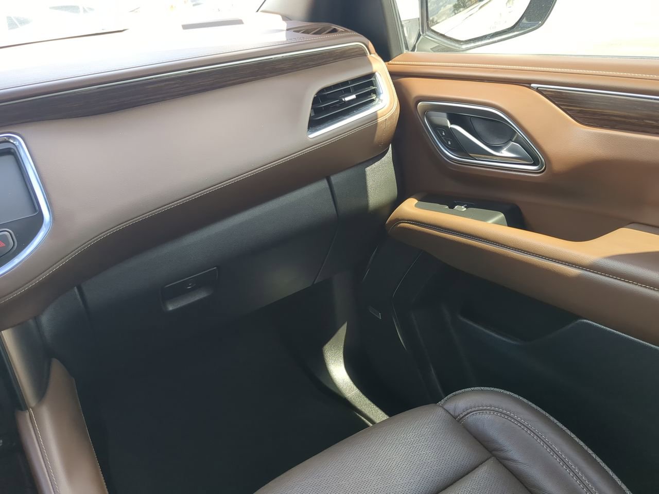 Used 2024 Chevrolet Suburban High Country image 17