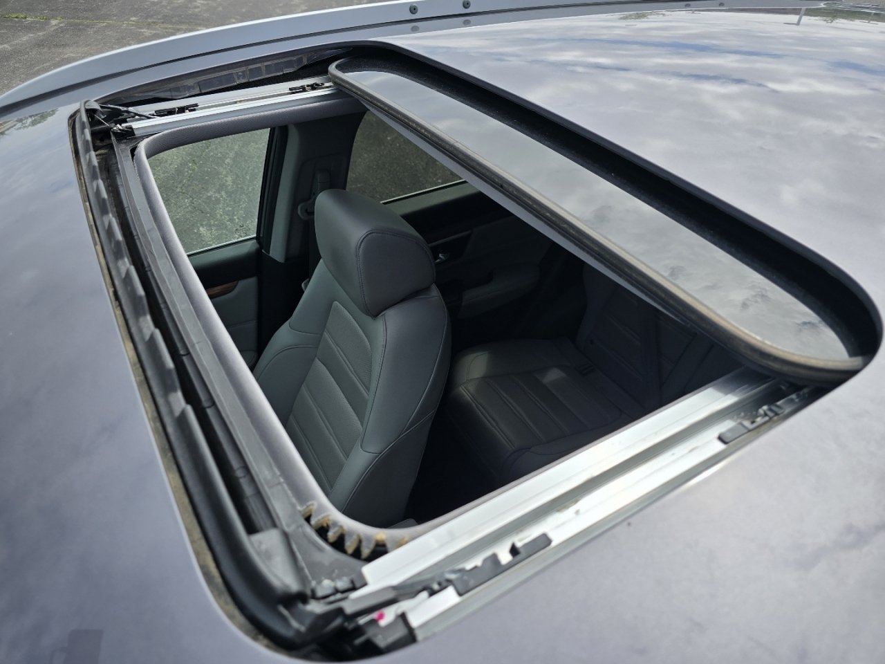 Used 2021 Honda CR-V Touring image 3
