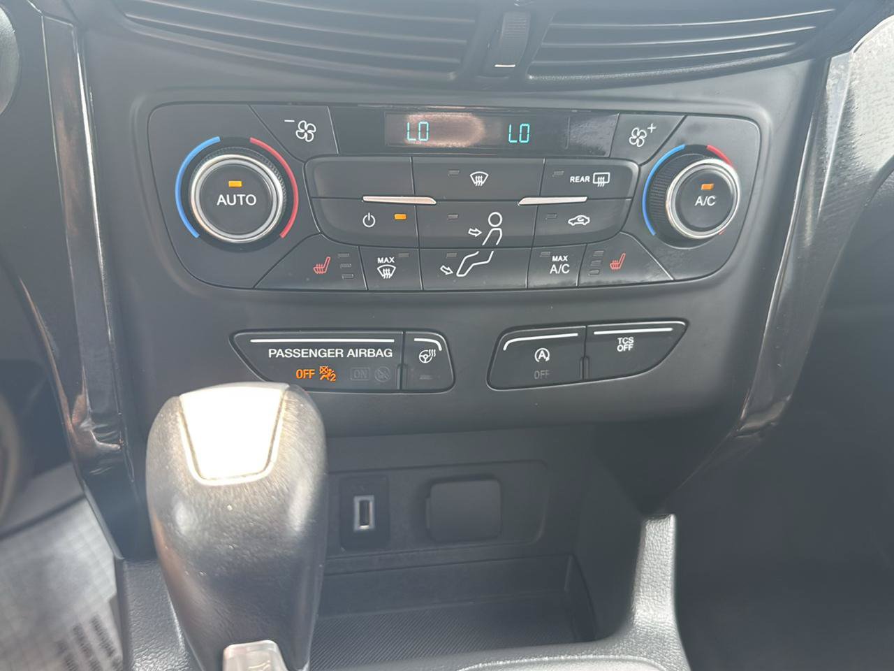 Used 2017 Ford Escape Titanium w/ Canadian Touring Package FWD image 20