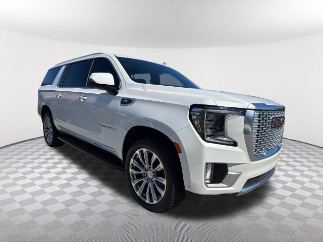 Used 2024 GMC Yukon XL Denali w/ Advanced Technology Package AWD/4WD image 3