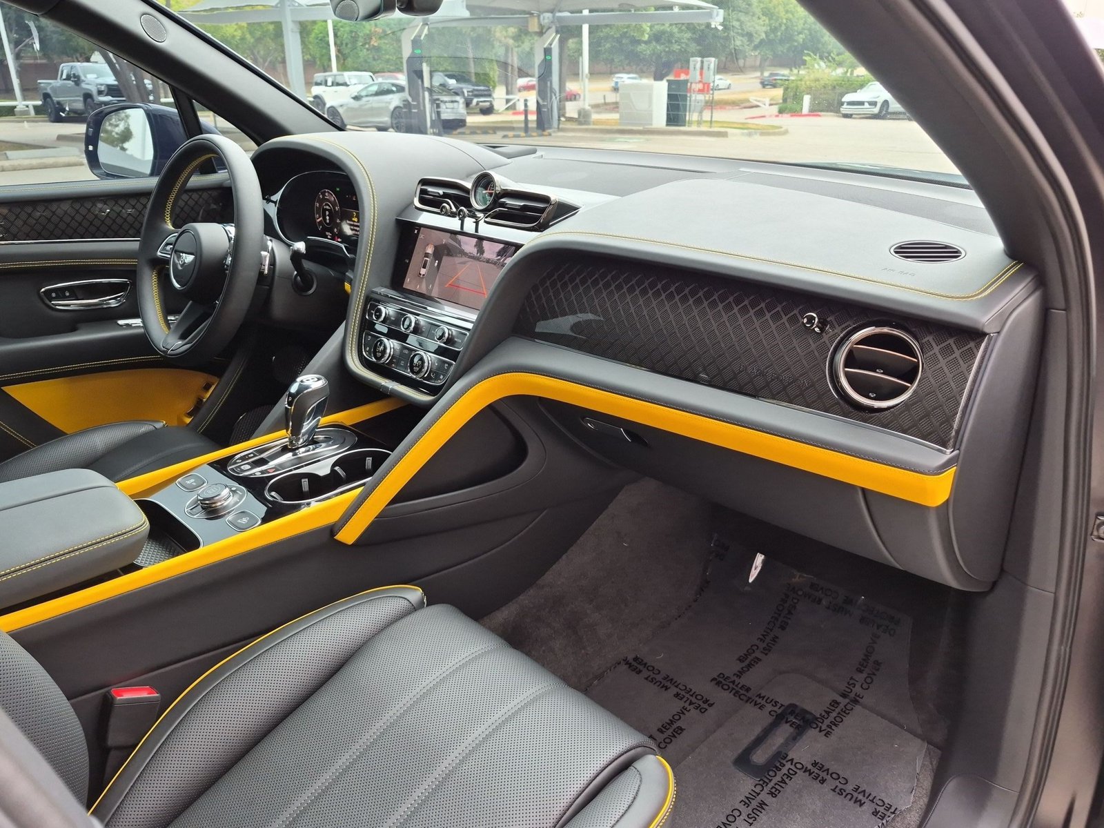 Certified 2025 Bentley Bentayga AWD/4WD image 24