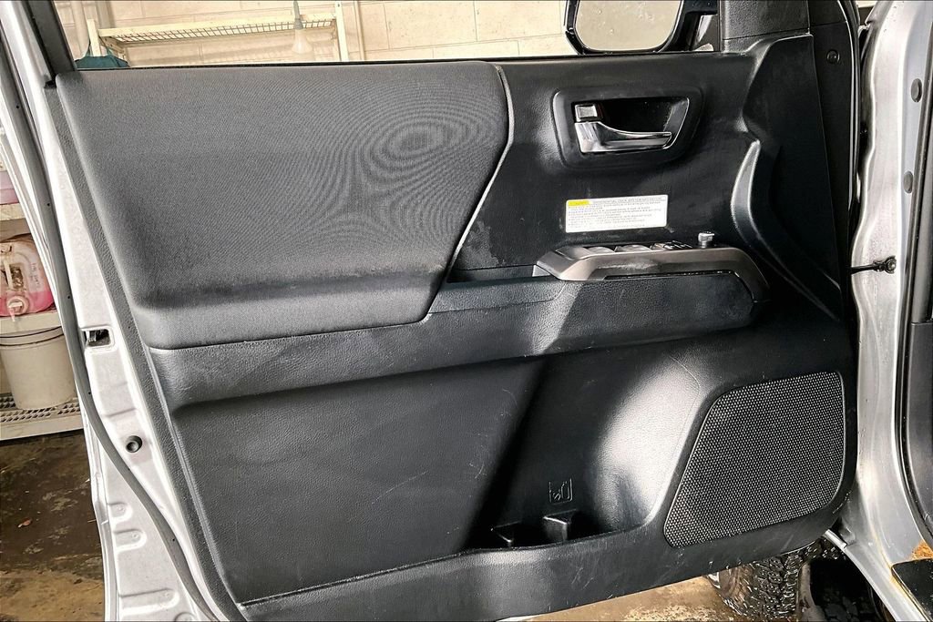 Used 2016 Toyota Tacoma TRD Off-Road w/ Towing Package image 14