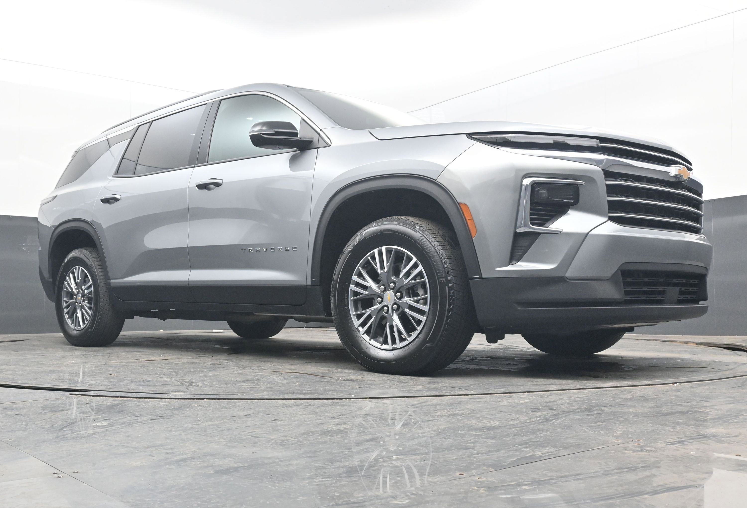 Used 2025 Chevrolet Traverse LT image 20