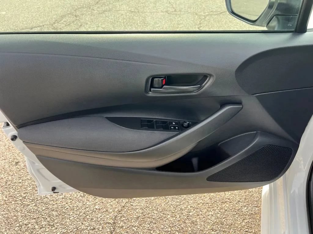 Used 2026 Toyota Corolla LE FWD image 28