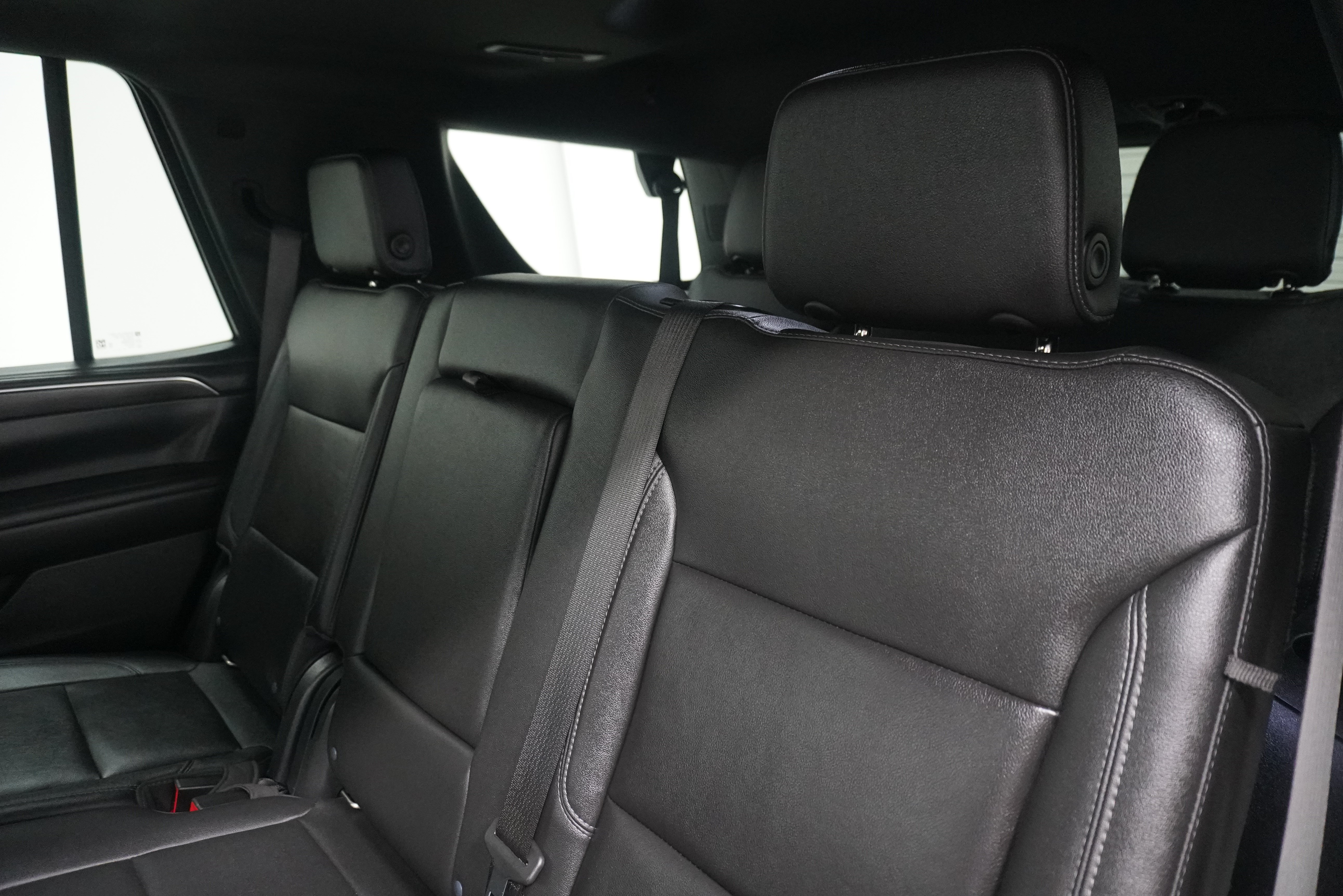 Used 2022 Chevrolet Tahoe LT w/ Luxury Package AWD/4WD image 11