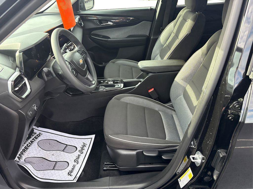 Used 2025 Chevrolet TrailBlazer LT FWD image 9