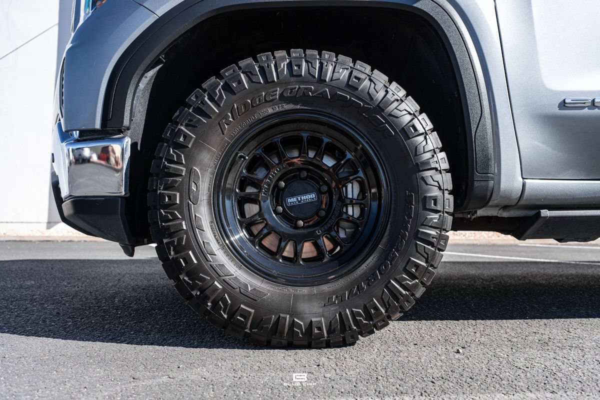 Used 2025 GMC Sierra 1500 SLE w/ X31 Off-Road Package AWD/4WD image 5