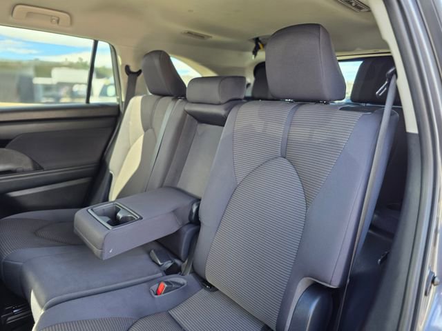 Used 2023 Toyota Highlander L image 19