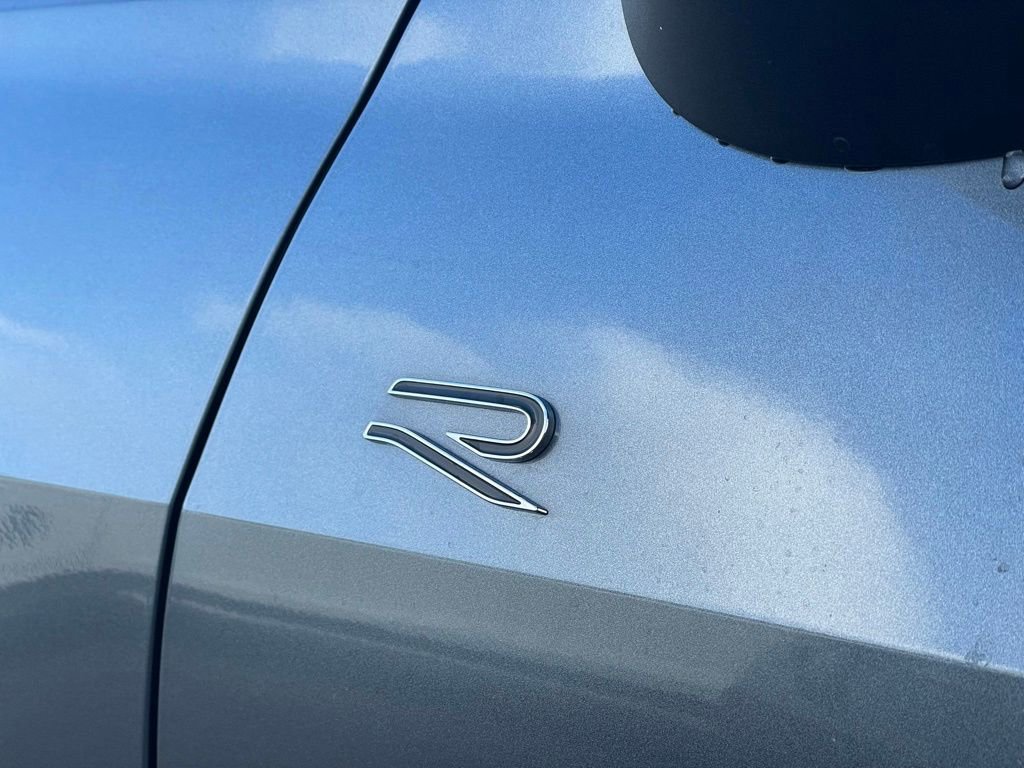 Certified 2025 Volkswagen Tiguan SE R-Line image 24