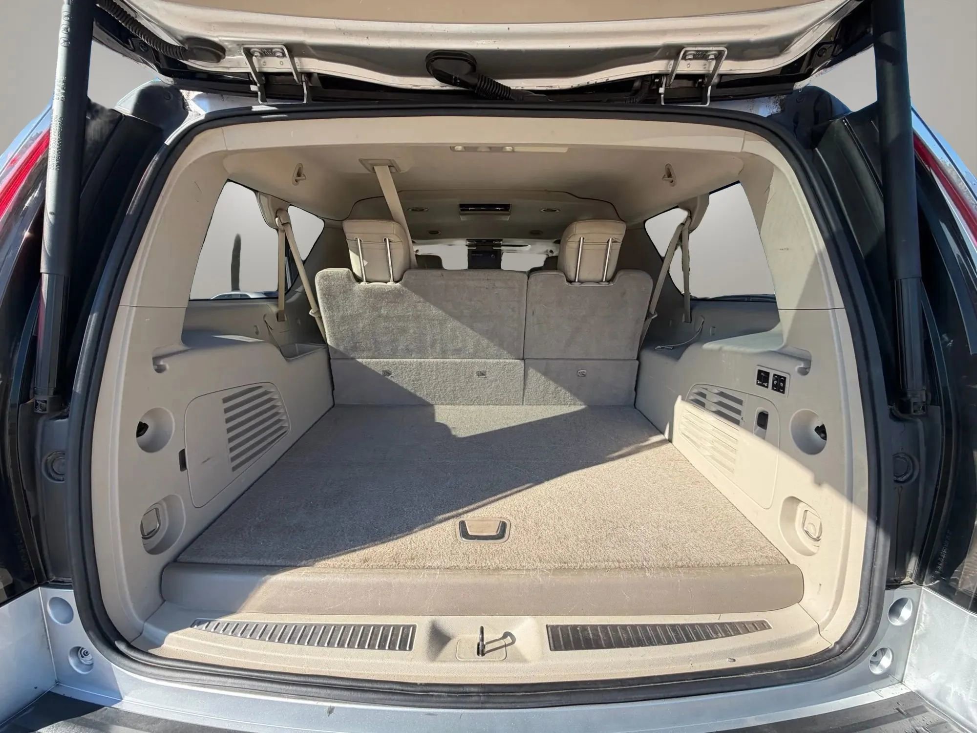 Used 2015 Cadillac Escalade ESV Premium image 18