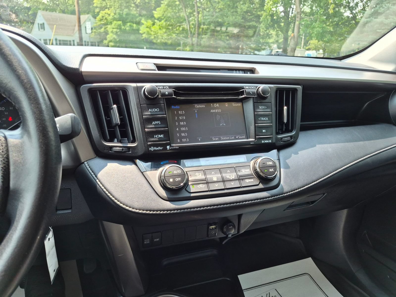 Used 2017 Toyota RAV4 XLE AWD/4WD image 19