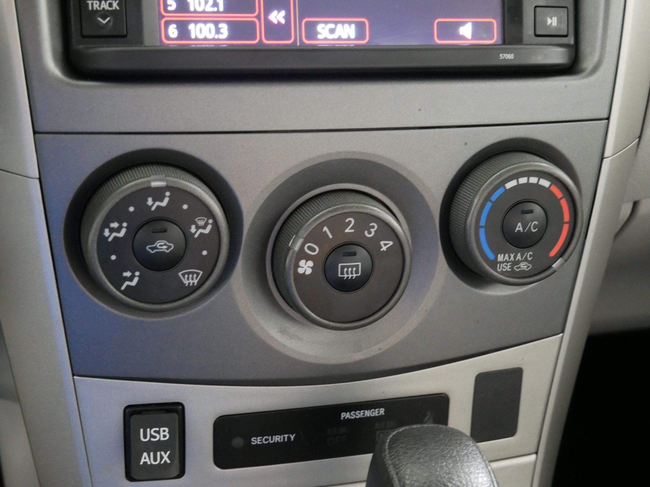 Used 2013 Toyota Corolla LE FWD image 23
