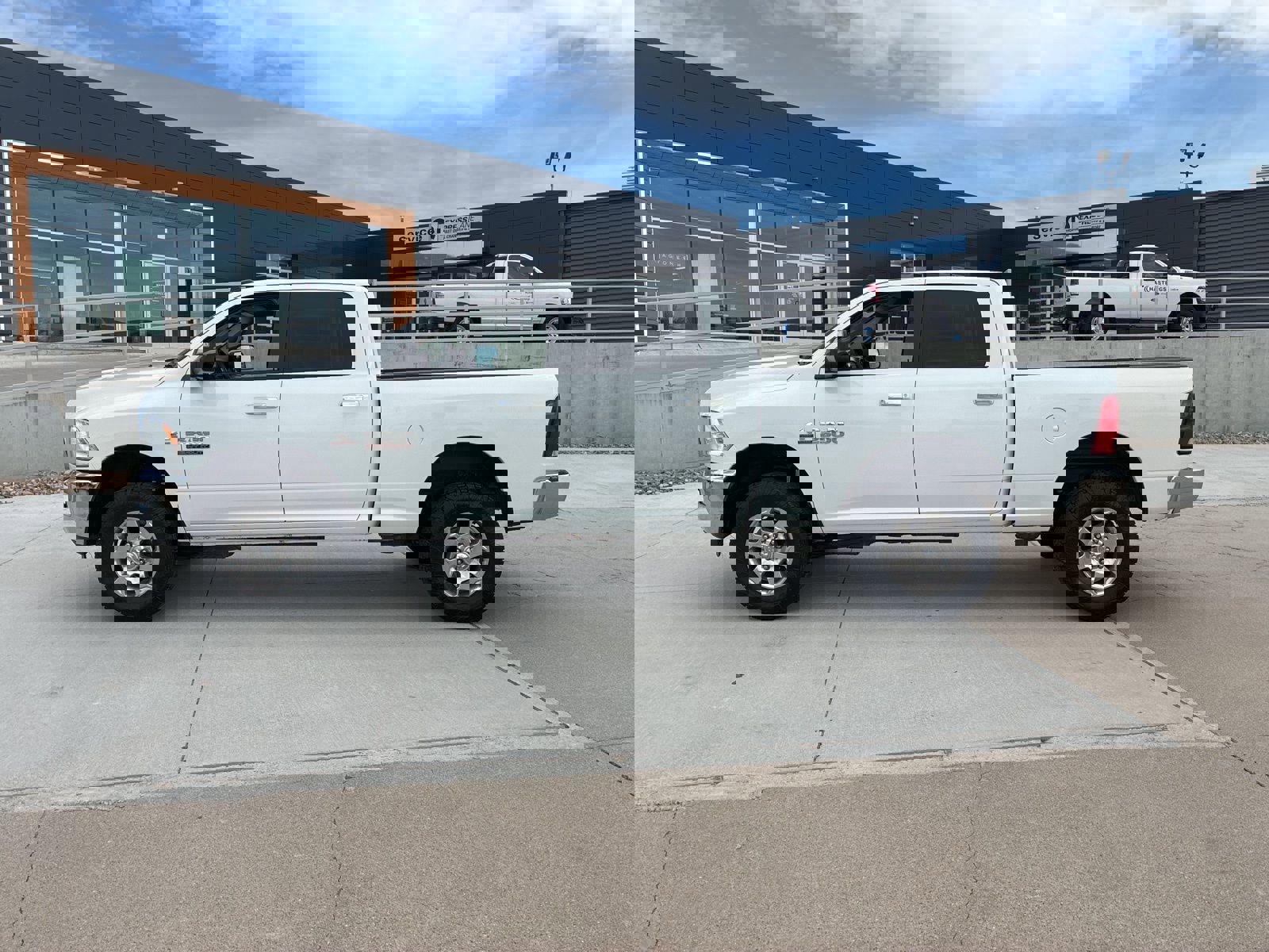 Used 2017 RAM 2500 Big Horn image 2