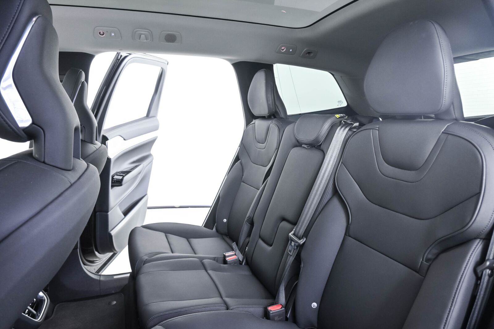 Certified 2025 Volvo EX90 Ultra AWD/4WD image 19