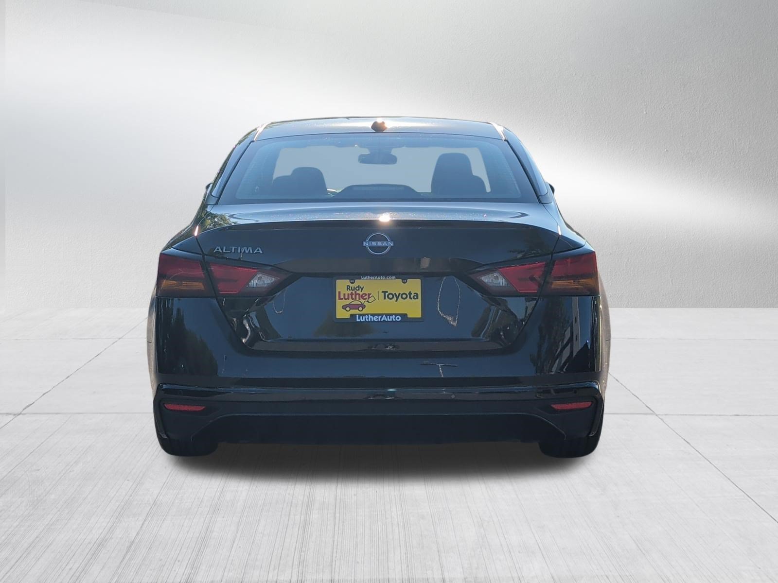 Used 2025 Nissan Altima 2.5 SV FWD image 6