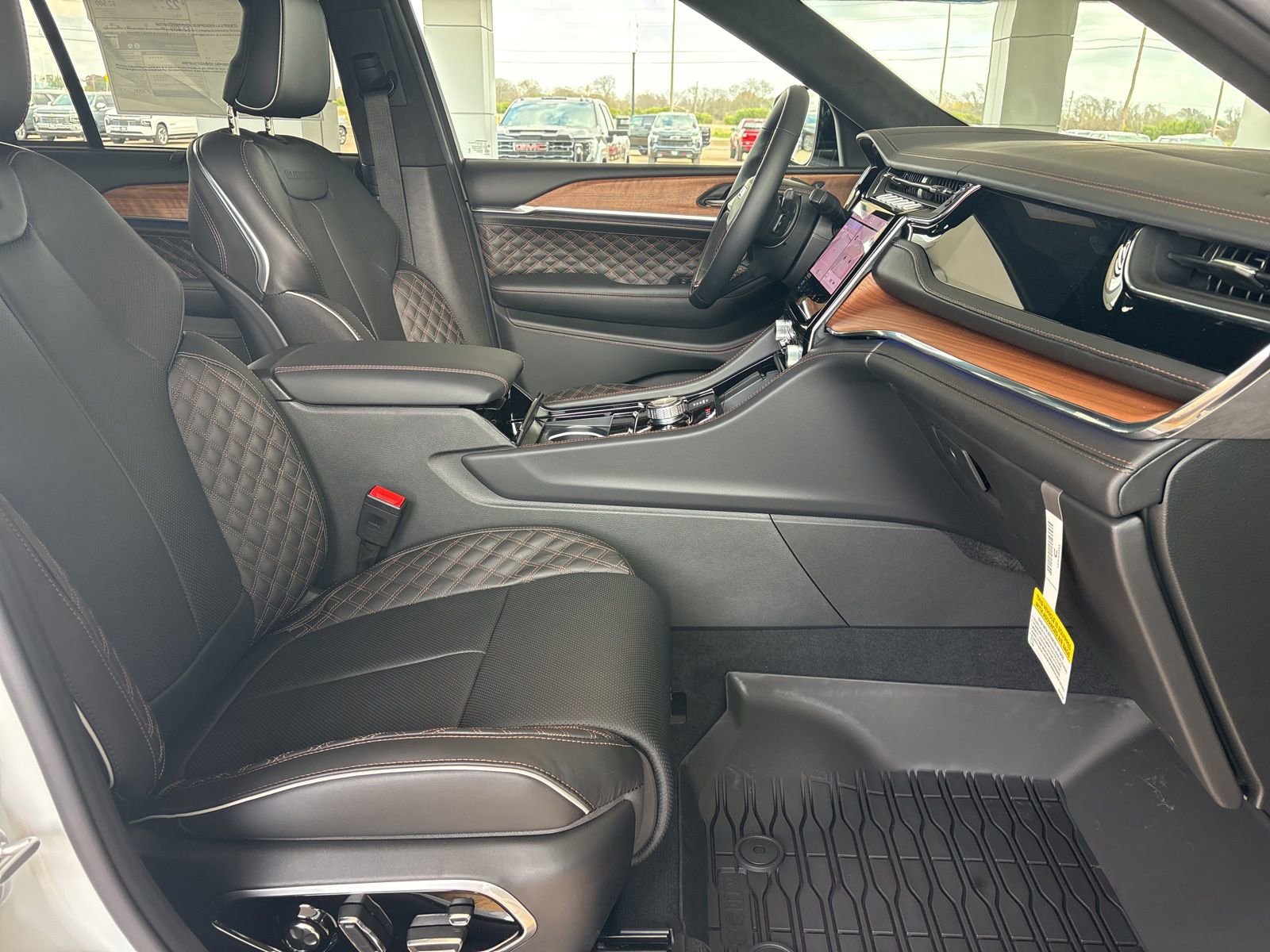 New 2025 Jeep Grand Cherokee Summit image 16