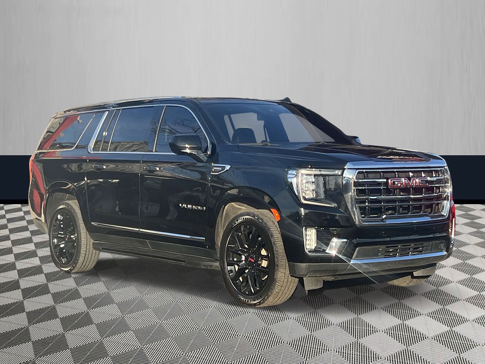 Used 2023 GMC Yukon XL SLT image 1