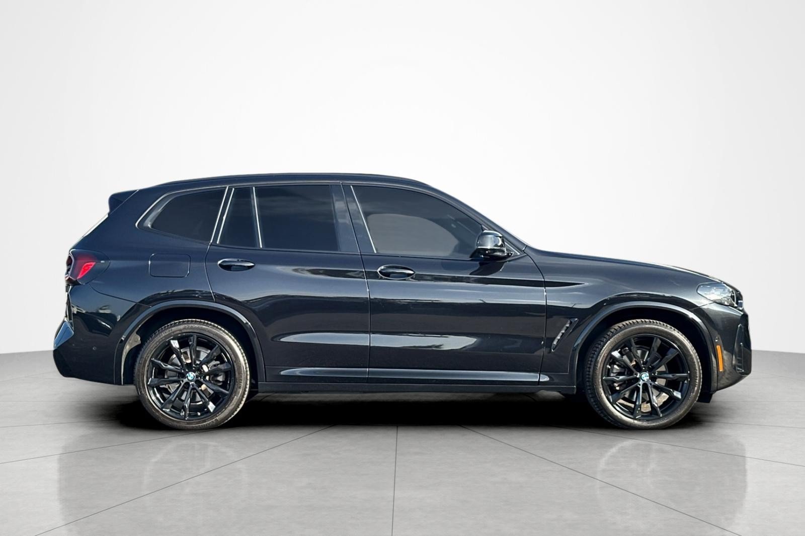 Used 2024 BMW X3 sDrive30i w/ M Sport Package RWD image 6