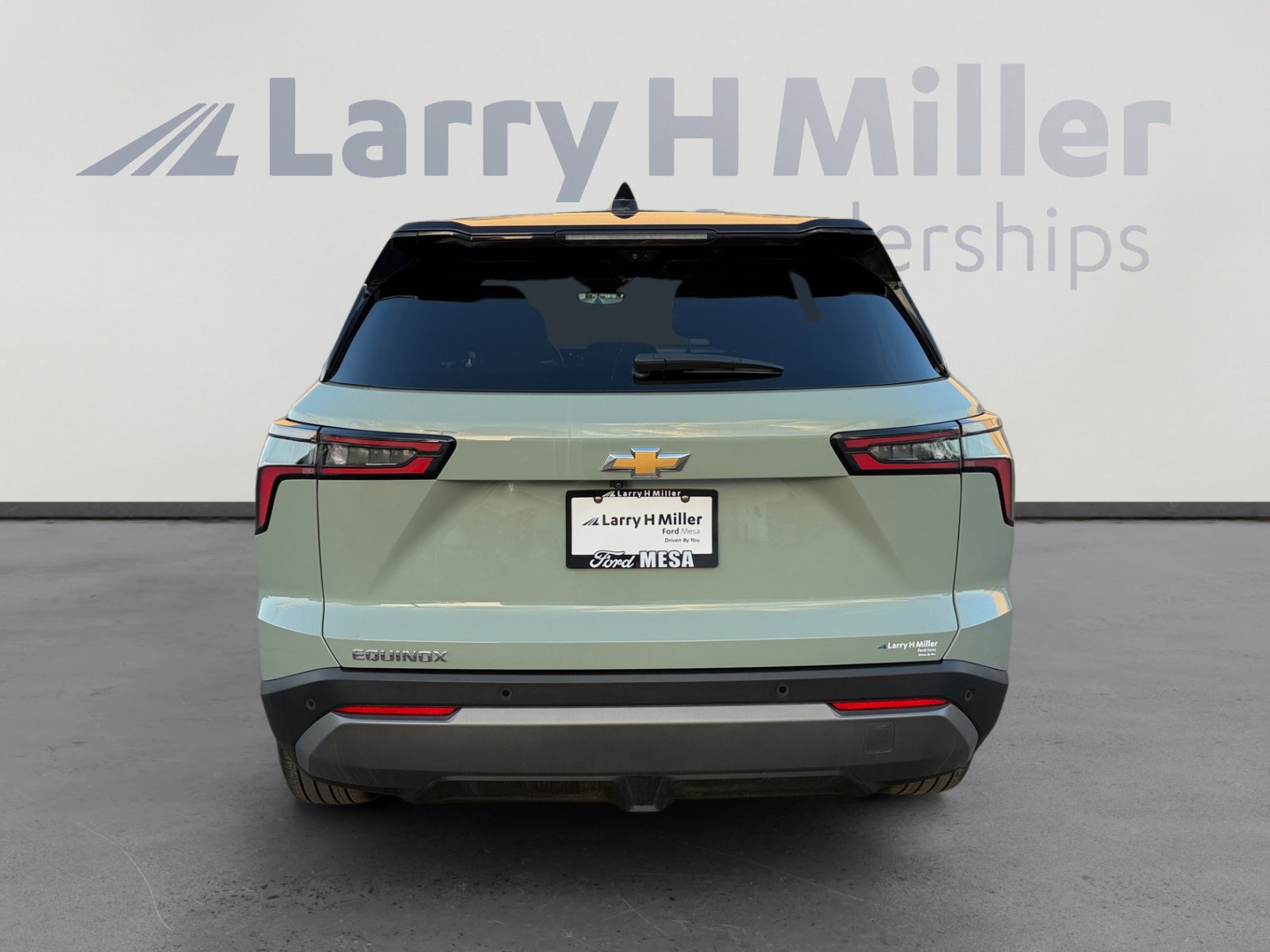 Used 2025 Chevrolet Equinox LT w/ Safety and Technology Package FWD image 4
