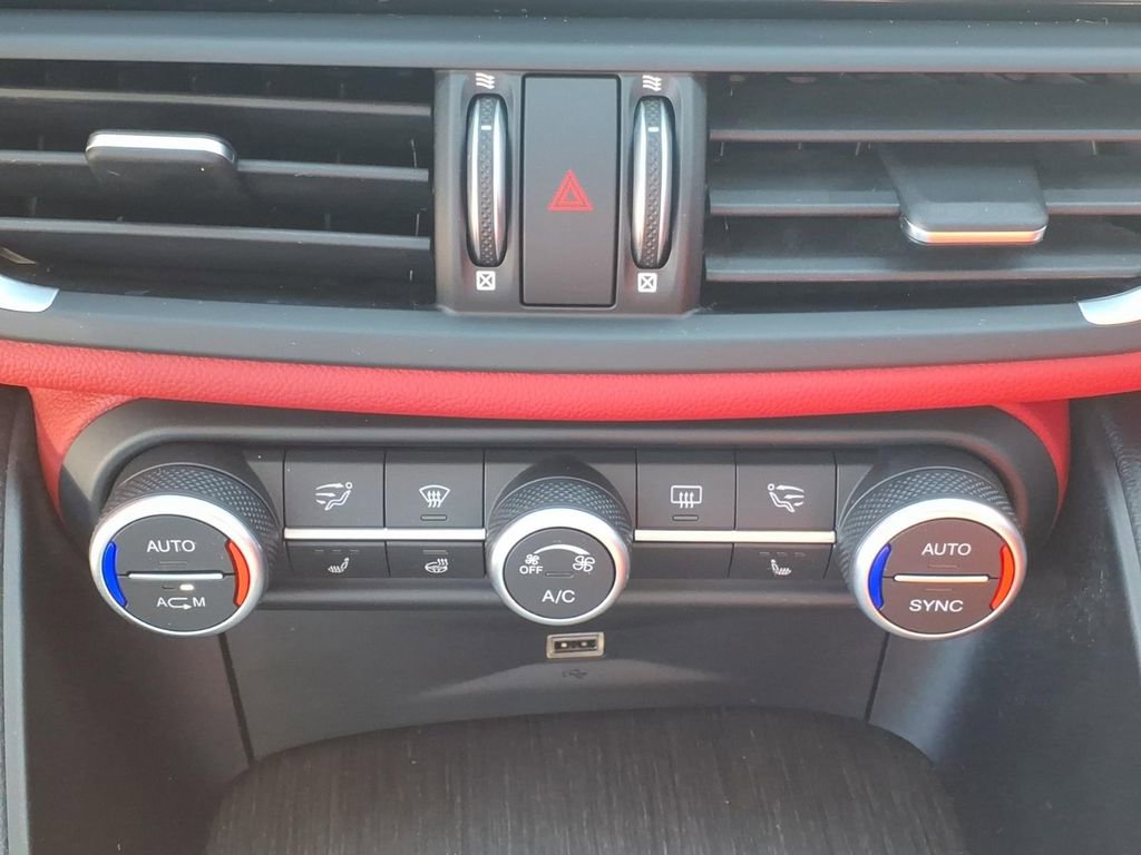 Used 2018 Alfa Romeo Giulia Ti w/ TI Performance Package image 8