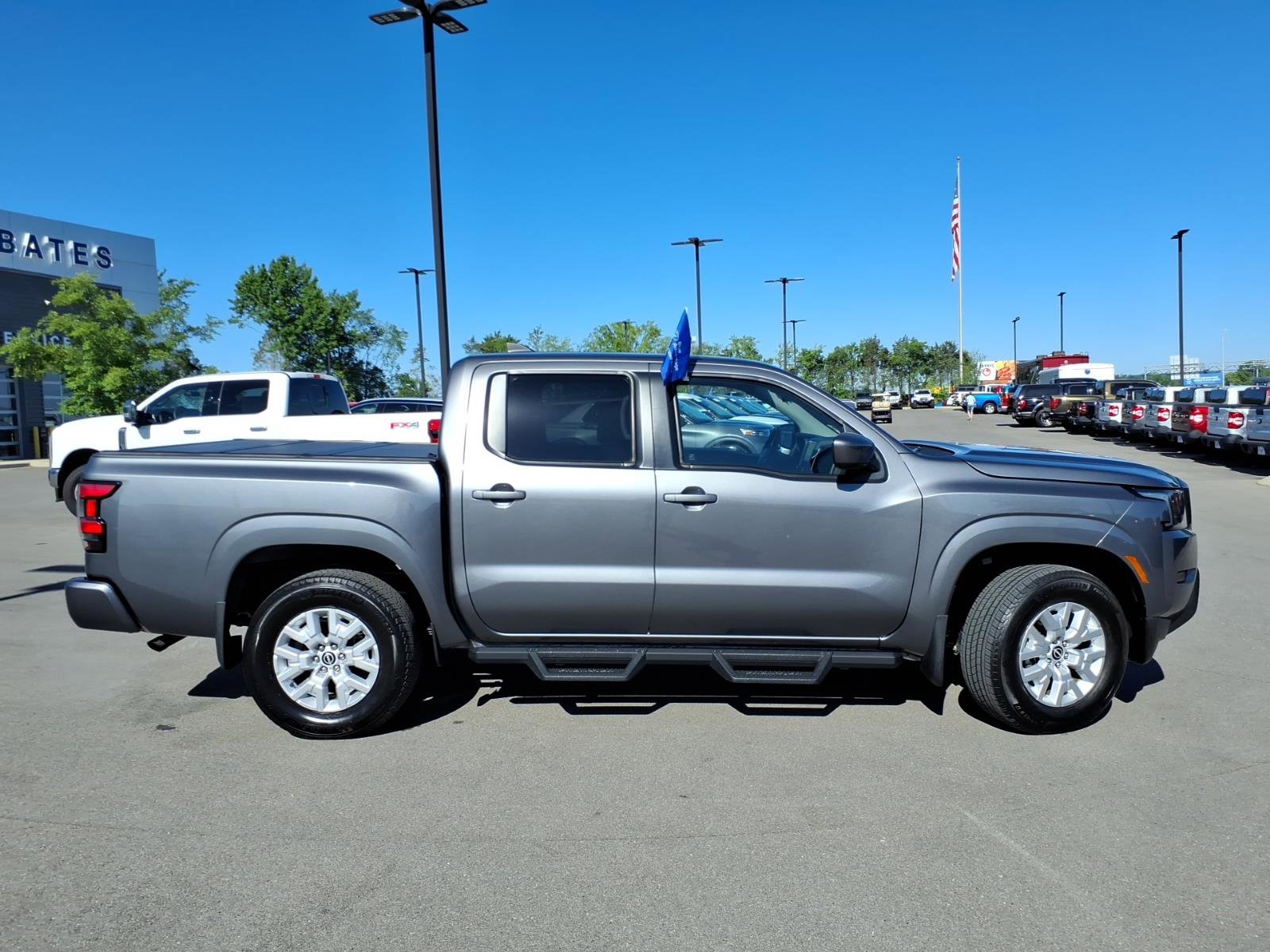 Used 2022 Nissan Frontier SV w/ Technology Package AWD/4WD image 2