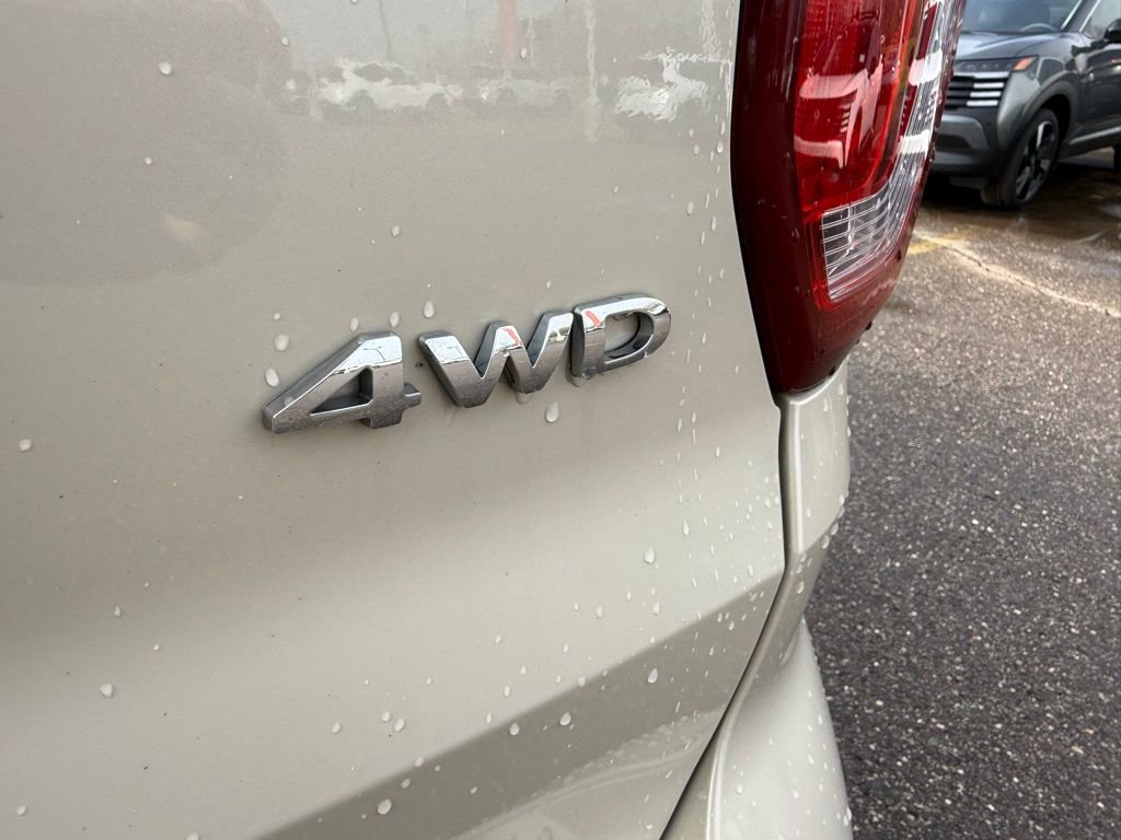 Used 2018 Ford Explorer XLT w/ Equipment Group 202A image 7