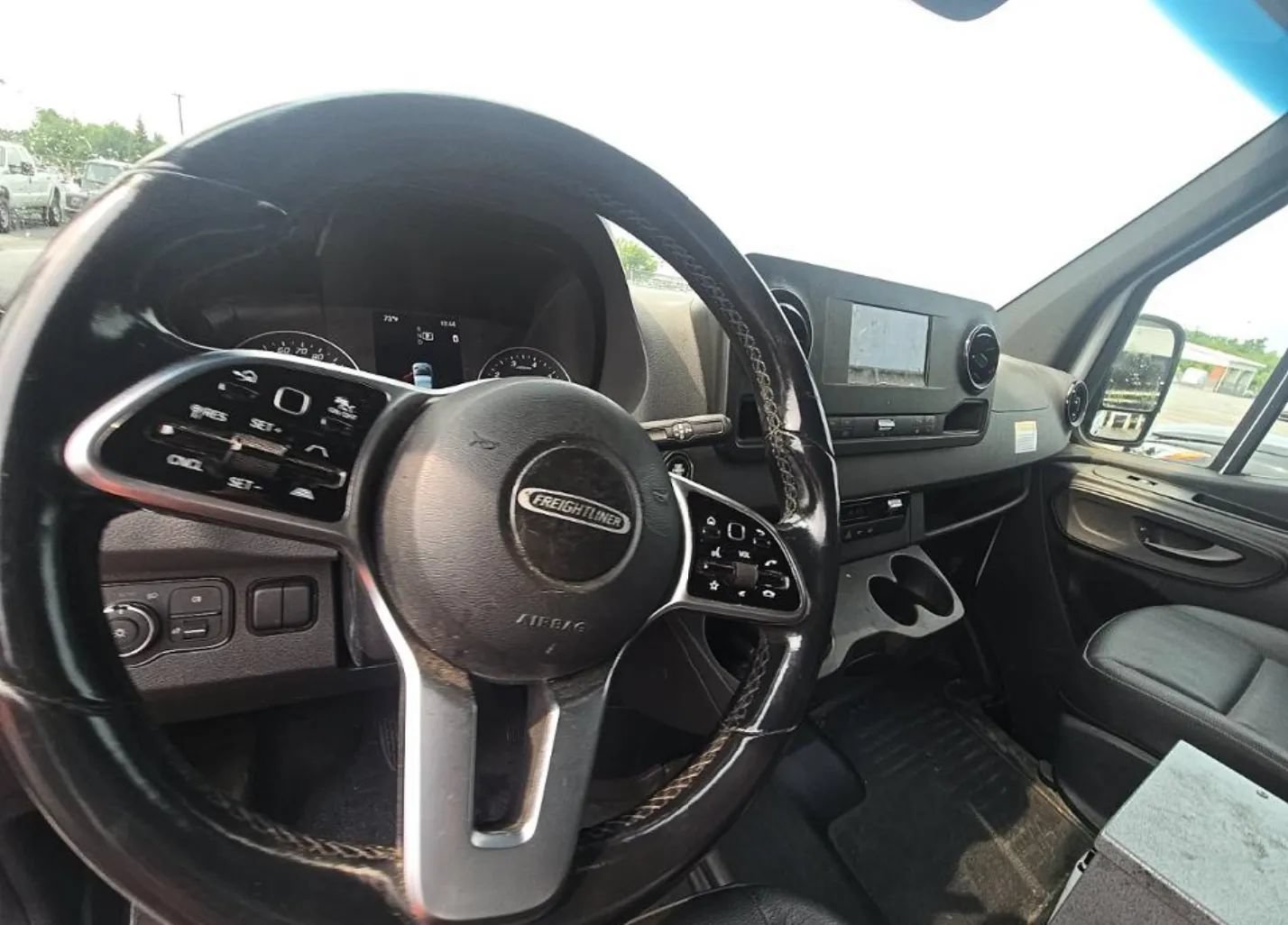 Used 2021 Freightliner Sprinter 2500 RWD image 8