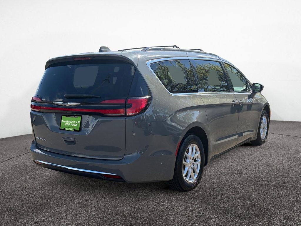 Used 2022 Chrysler Pacifica Touring-L image 5
