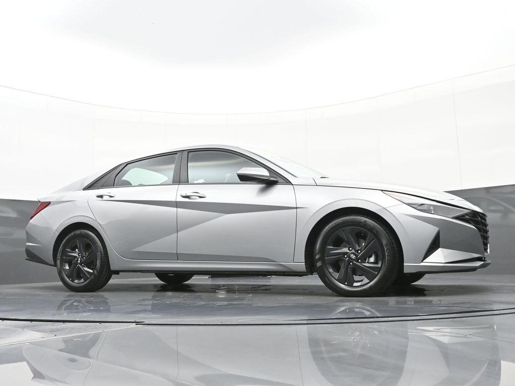 Used 2023 Hyundai Elantra SEL w/ Preferred Accessory Package image 34