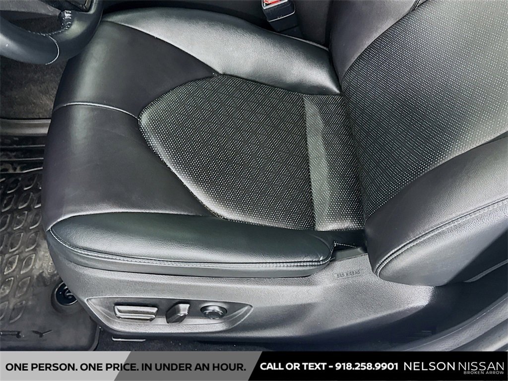 Used 2022 Toyota Camry XSE image 19