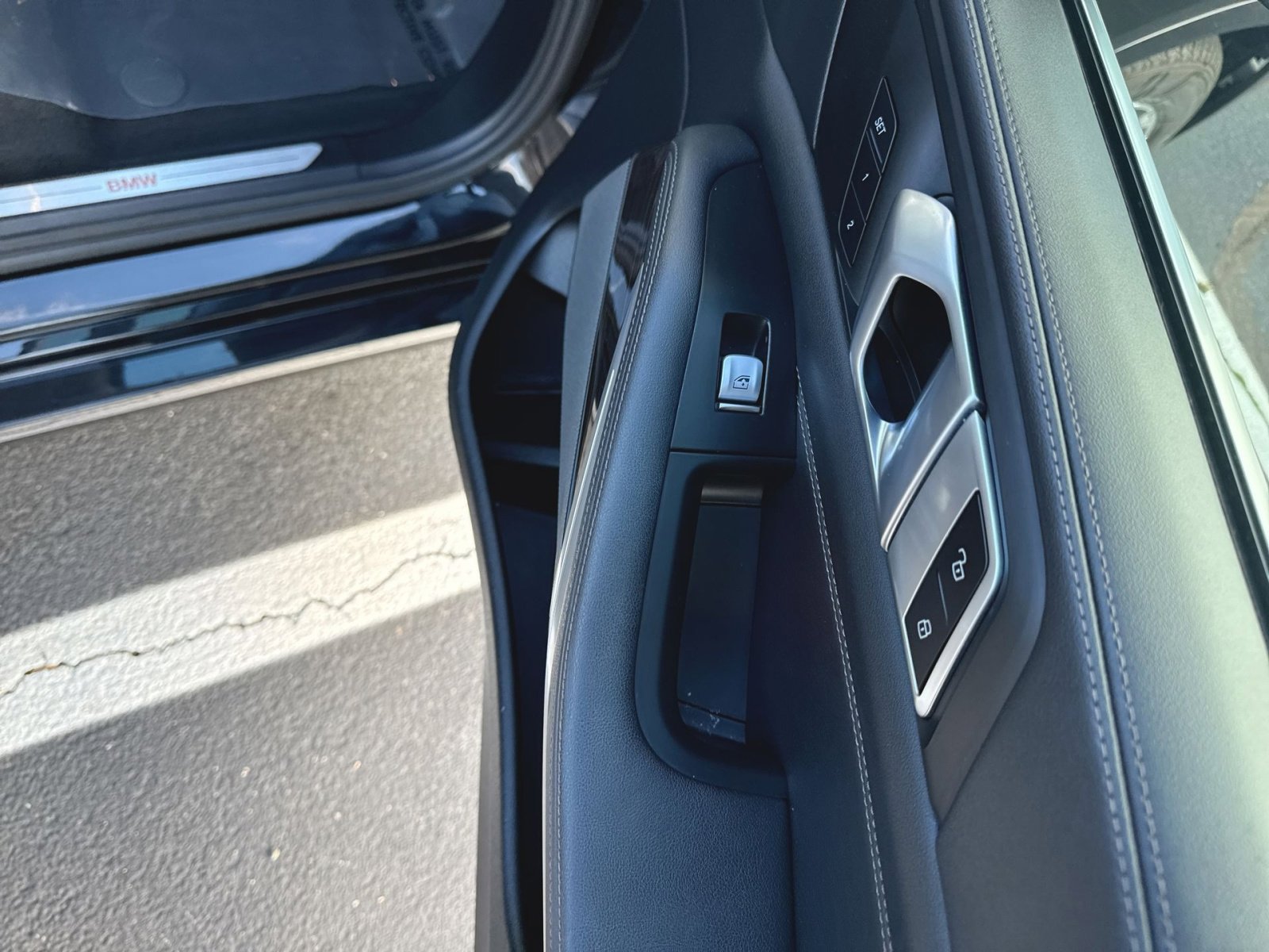 Used 2023 BMW X7 xDrive40i w/ Premium Package image 35