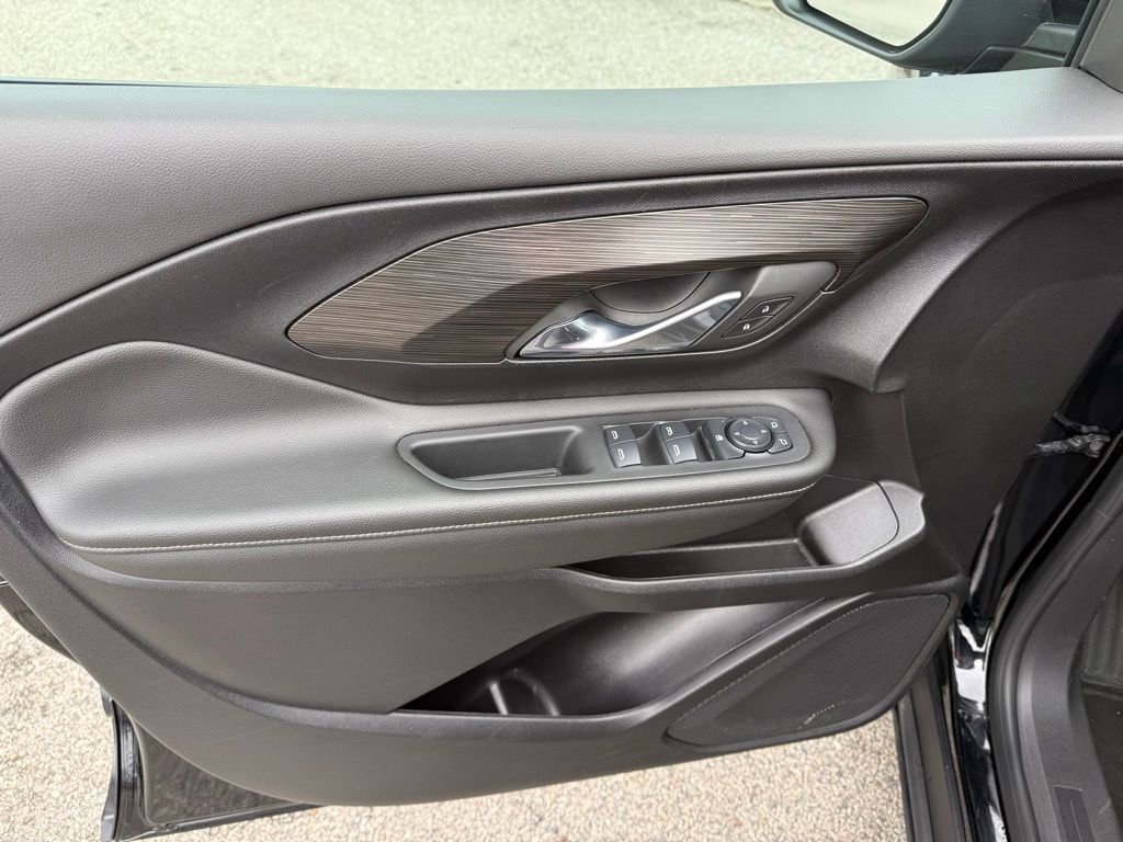 Used 2024 GMC Terrain SLE image 13