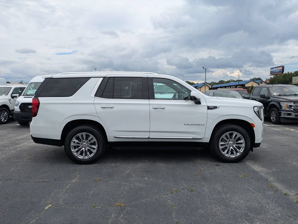 Used 2024 GMC Yukon SLT w/ SLT Luxury Package RWD image 3
