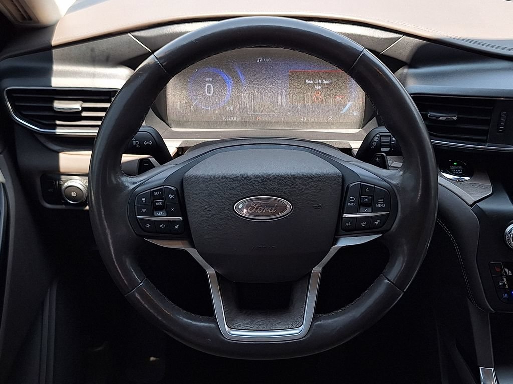 Used 2020 Ford Explorer Platinum w/ Premium Technology Package AWD/4WD image 16