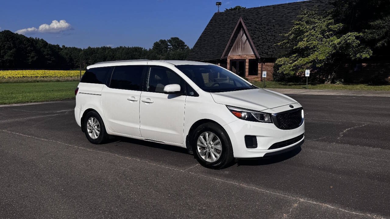 Used 2016 Kia Sedona LX w/ Option Group 020 FWD image 2