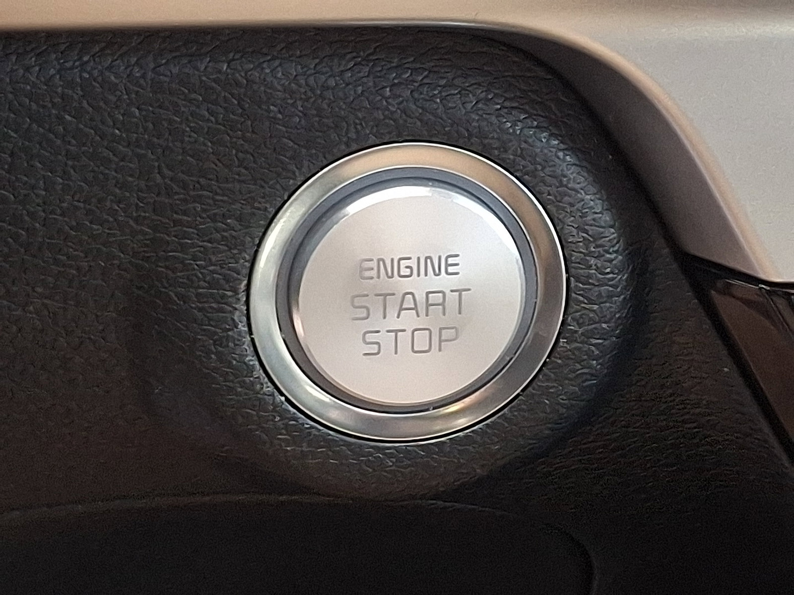 Used 2023 Kia Telluride EX w/ EX Captain's Chair Package image 26