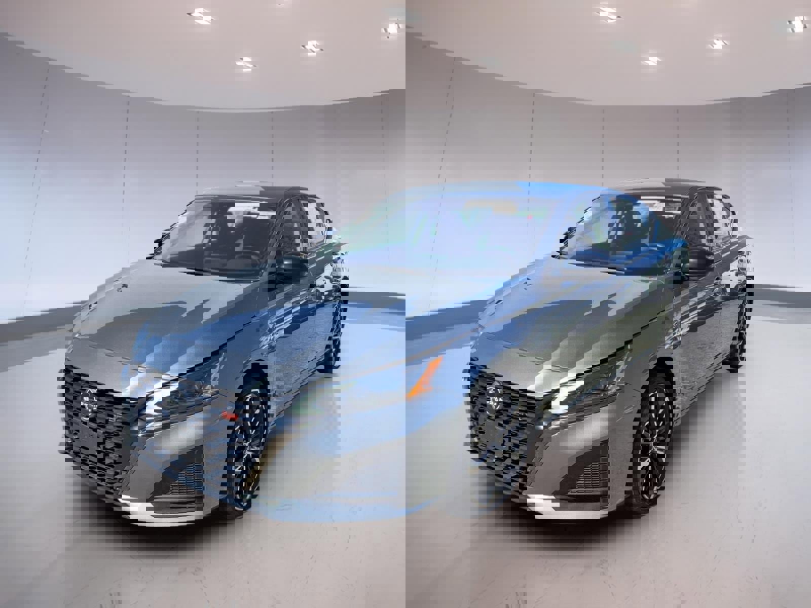 Used 2024 Nissan Altima 2.5 SR image 2